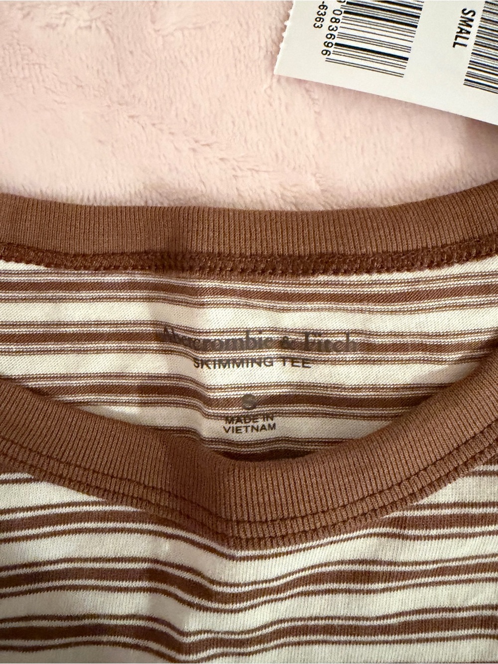 Abercrombie & Fitch Essential Polished Body-Skimming Tee - Picture 3 of 4